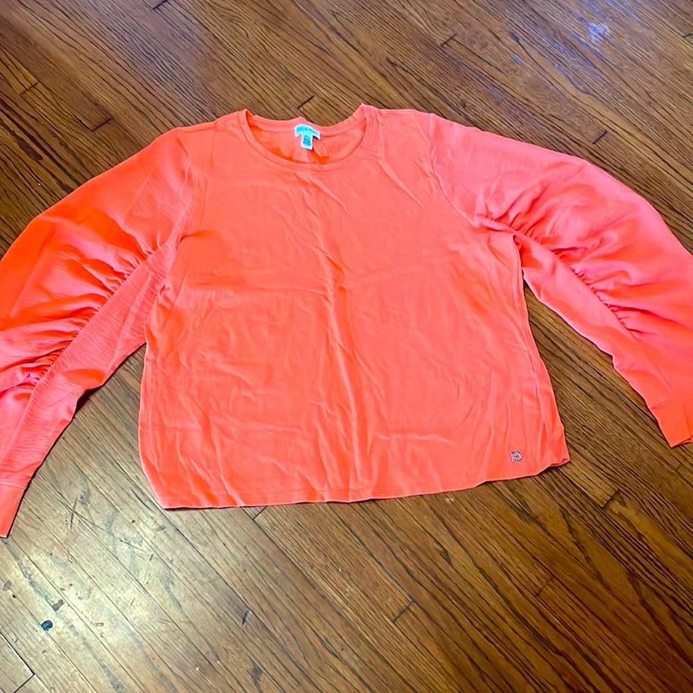 woman’s long sleeve ruffle decorations in sleeves